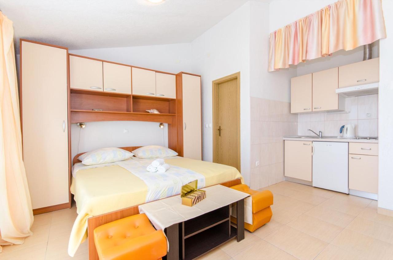 Knezovicapartments Živogošće エクステリア 写真