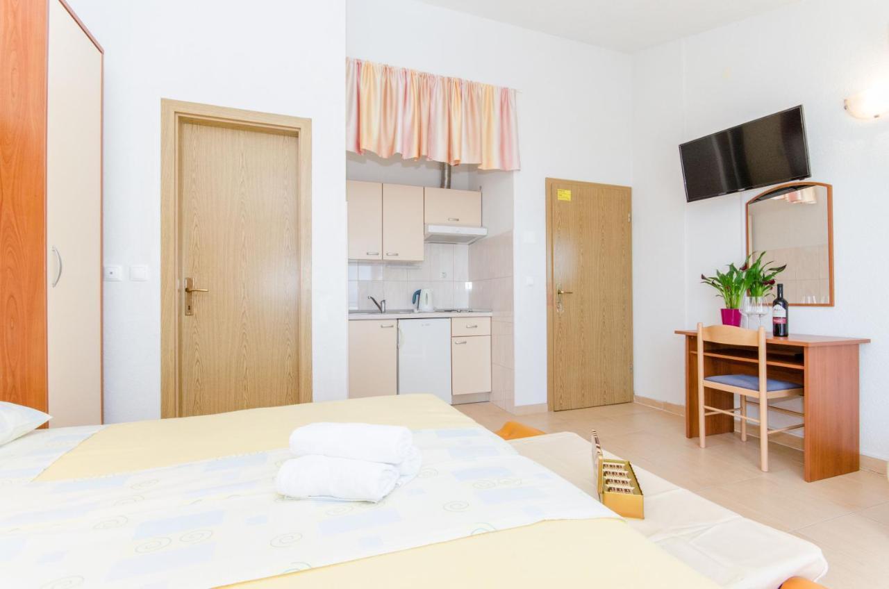 Knezovicapartments Živogošće エクステリア 写真