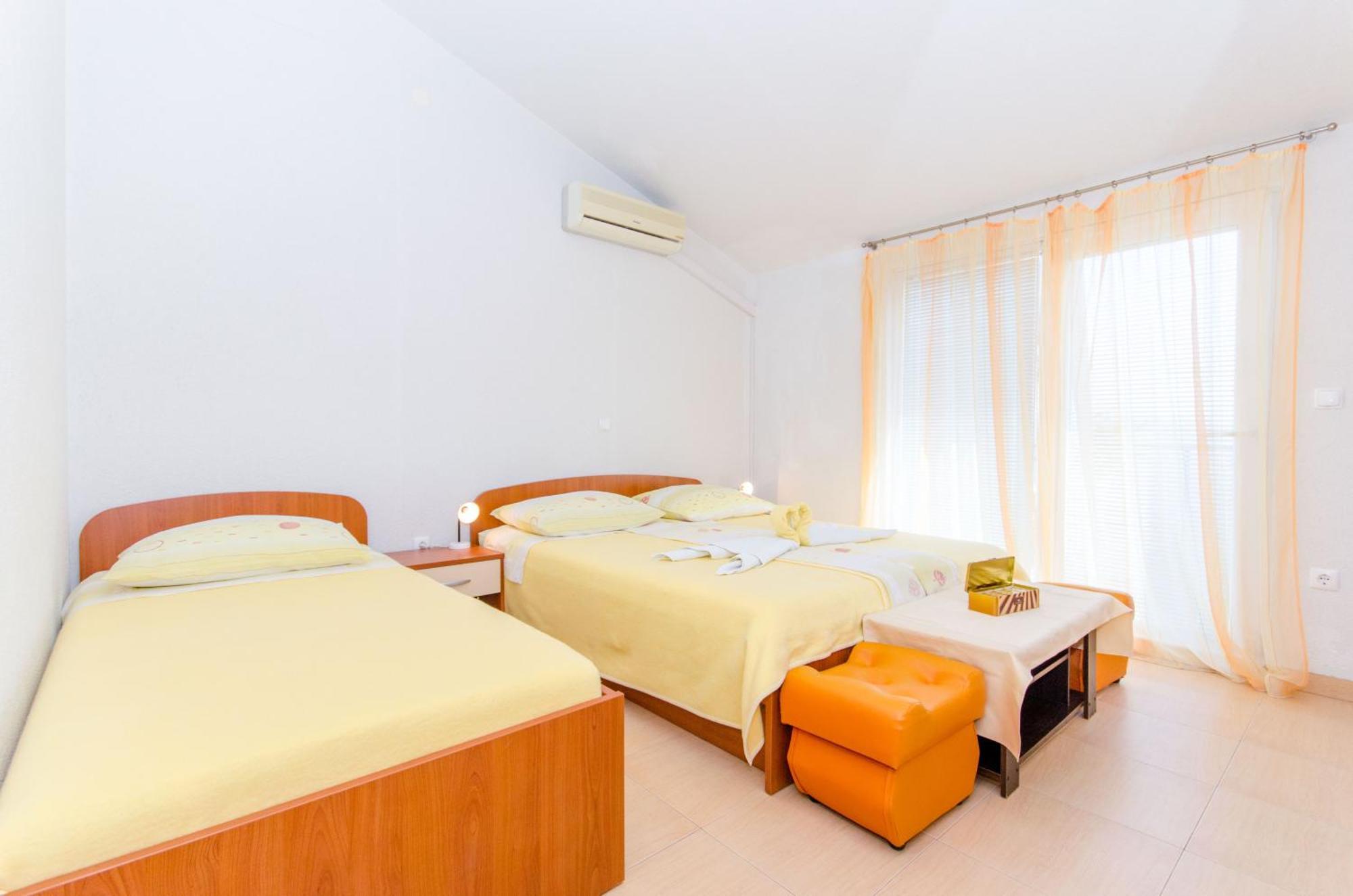 Knezovicapartments Živogošće エクステリア 写真
