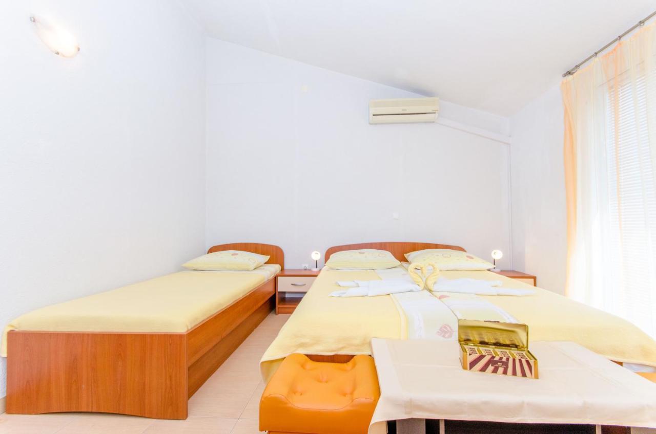 Knezovicapartments Živogošće エクステリア 写真